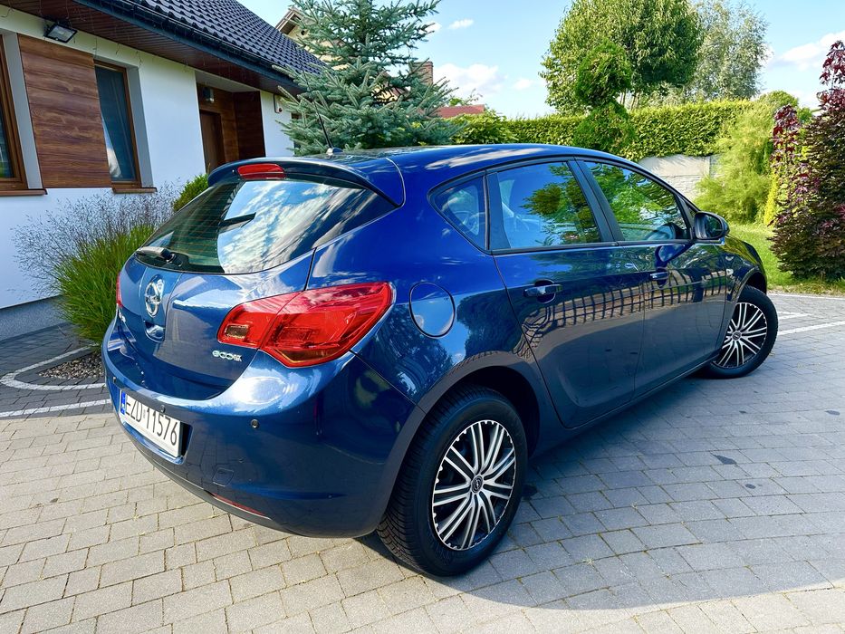 Astra J super stan 2011 rok 1,4  /Zamiana na inne auto też/