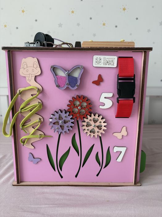 Бізікуб для дівчинки