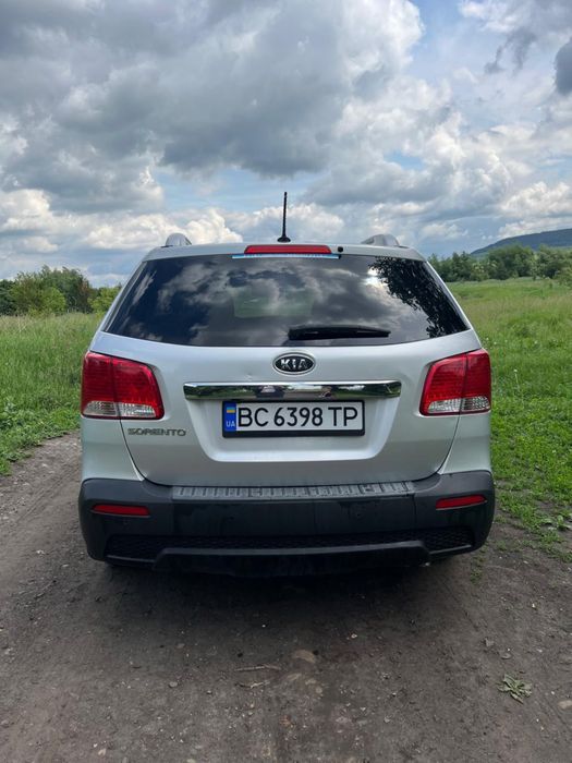 Автомобіль кіа соренто