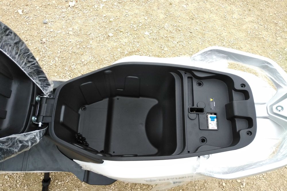 Luyuan MKK Pro Max 72V45Ah | 5200W | 150Km | 80Km/h | C/ Matrícula