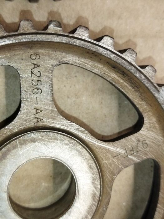 Шестерня распредвала Ford Escort 1.8 шестерня ГРМ Courier 1.8 Orion