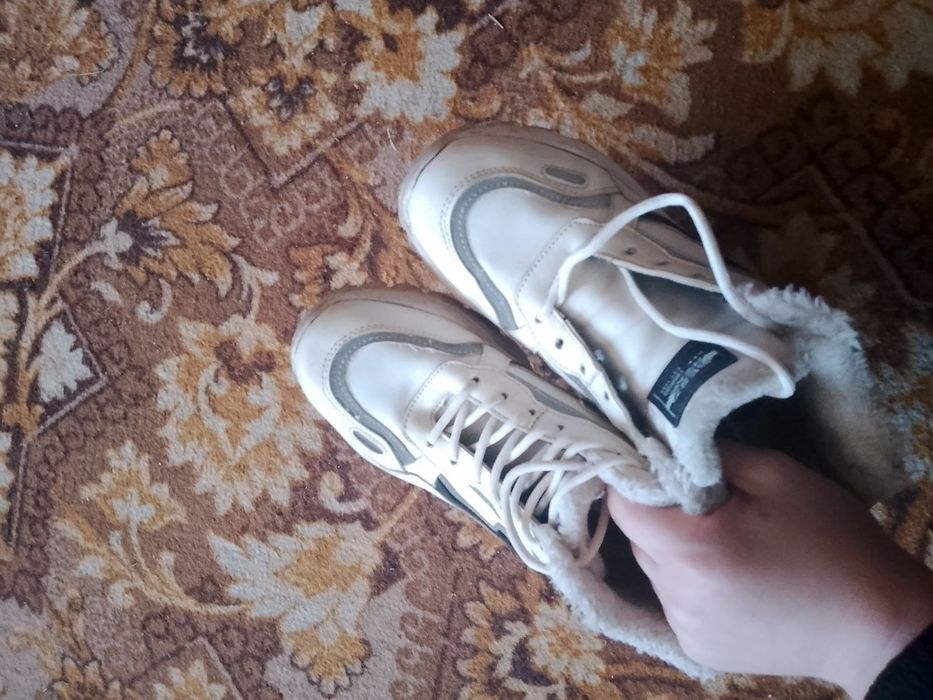 Зимові кросівки теплі