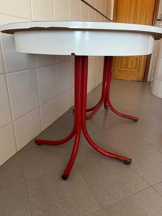 mesa de cozinha com 4 cadeiras