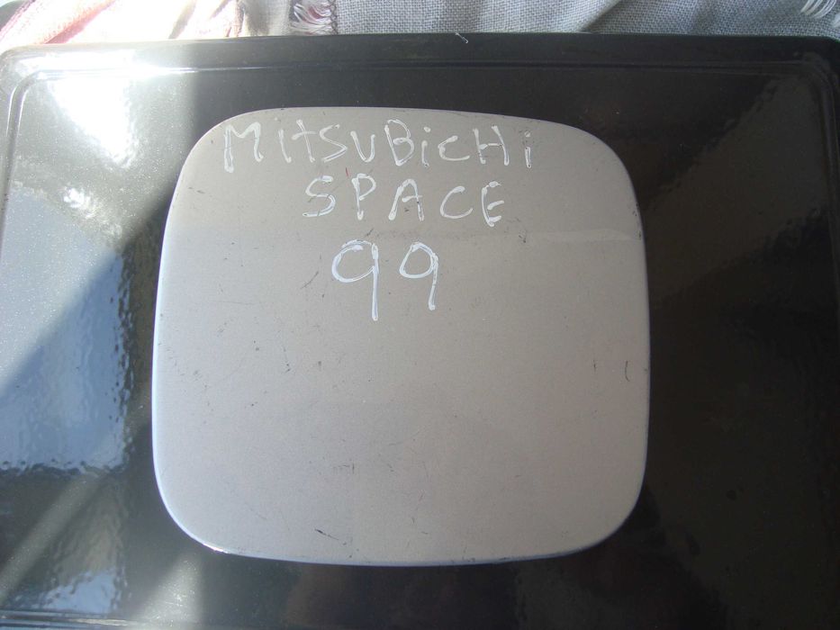 Porta da gasolina para mitsubich space star 2001