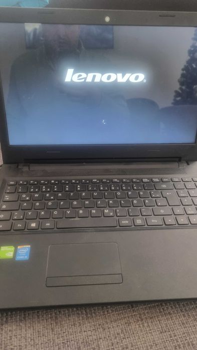 Ноутбук Lenovo в робочому стані