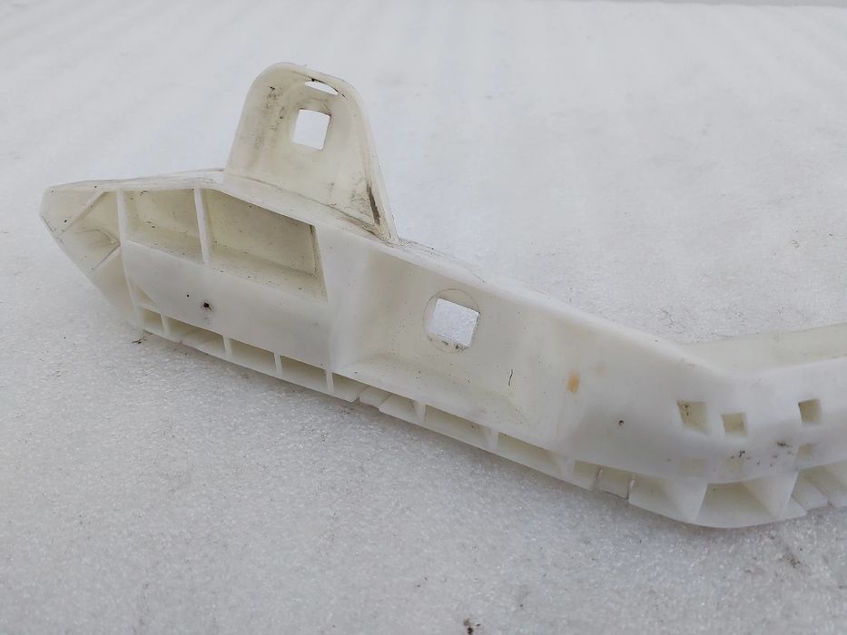 Guia de pára-choques frente esquerdo VOLVO V50 (MW)