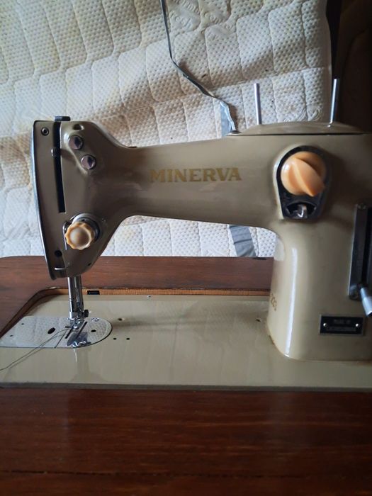 Minerva – mocna maszyna do szycia w stoliku, dobra cena