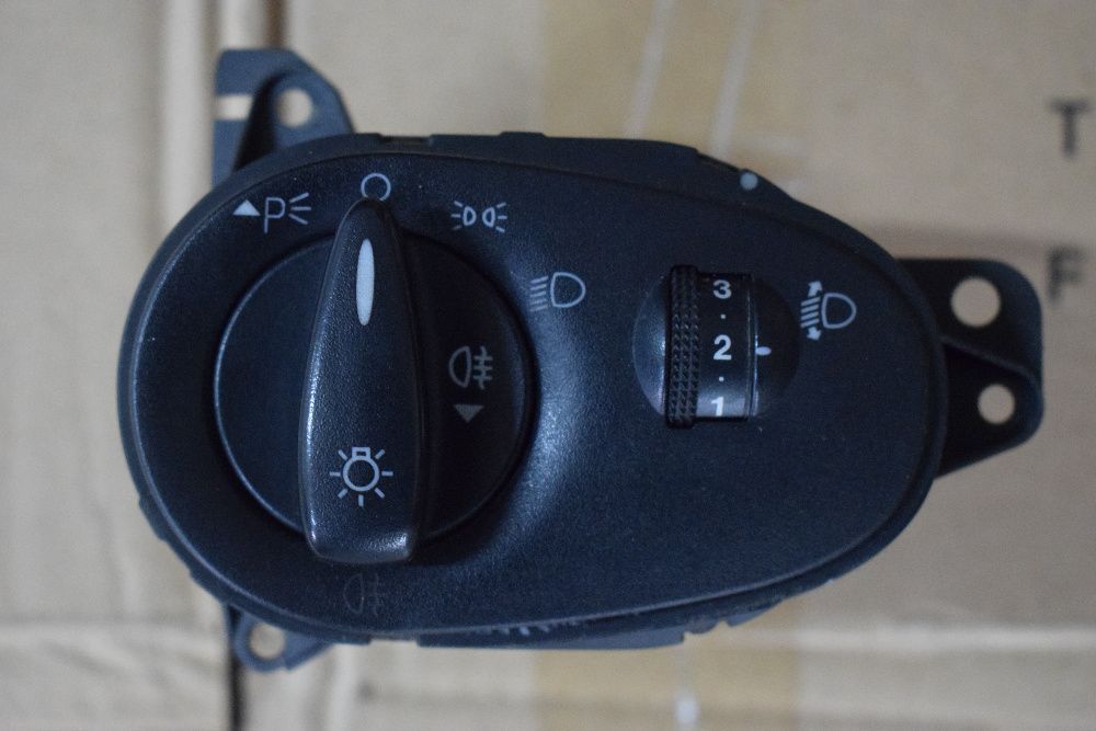 Włącznik przełącznik świataeł Ford Focus mk1 lift