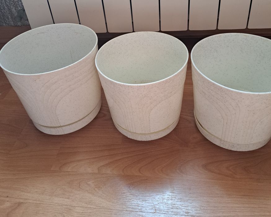 Продам пластиковые горшки.