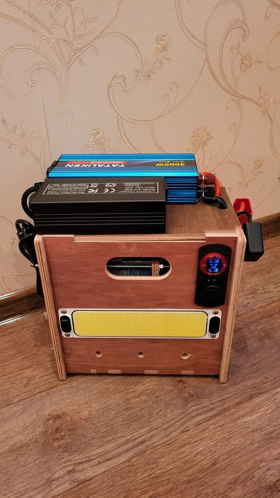 1344 вт*ч зарядная станция:  аккумулятор LiFePO4 + зарядка + инвертор