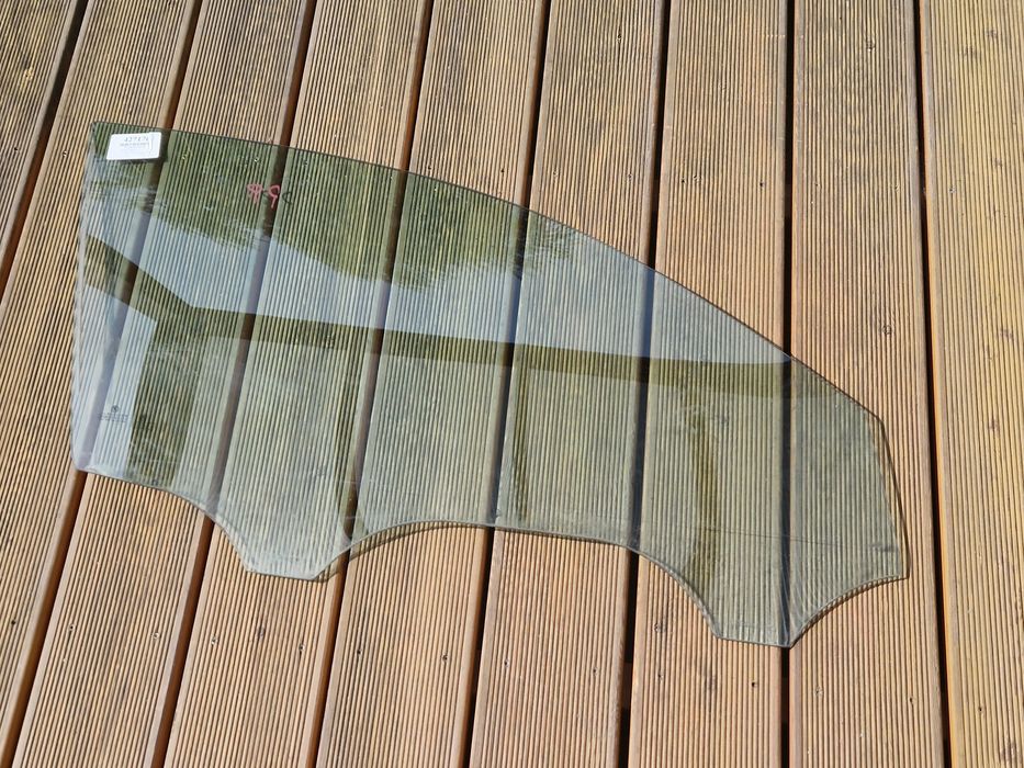 Szyba boczna prawy przód Skoda Superb 1