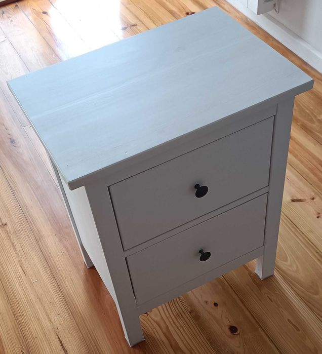 Camas, colchões e mesas de cabeceira