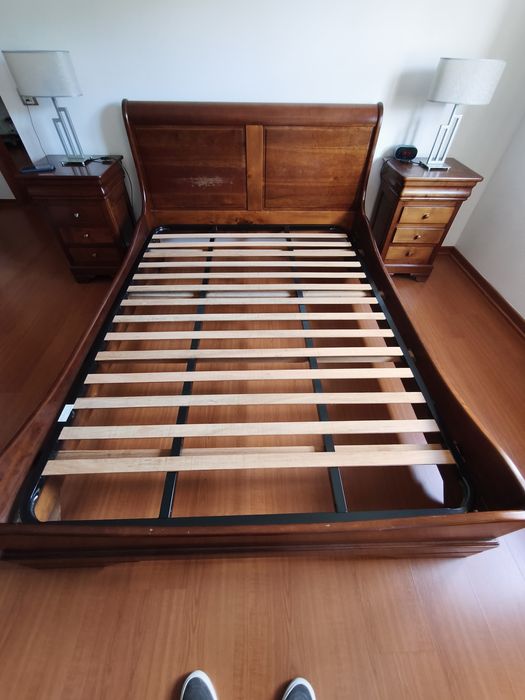 Cama de casal em cerejeira