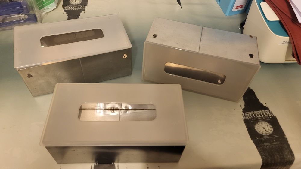 Vendo 3 caixas dispensadoras de lenços de papel