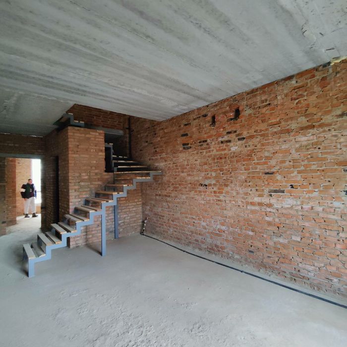 Продам кутовий таун на ближніх Зарванцях