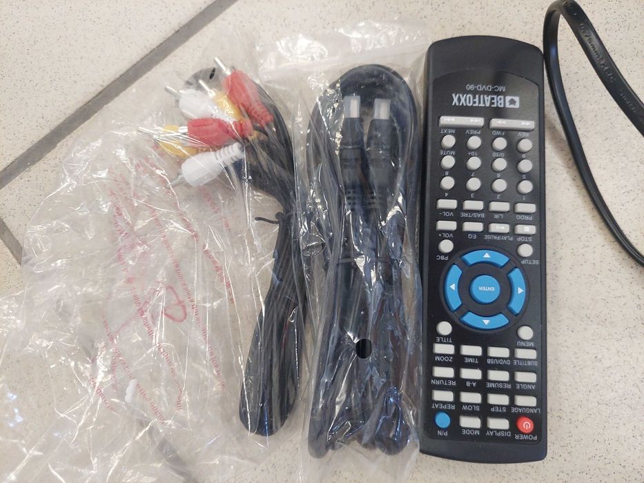 Kompaktowy zestaw stereo z odtwarzaczem DVD MP3 Beatfoxx MC-DVD-90