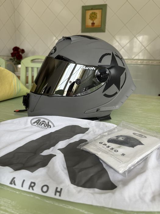 Vendo Capacete Mota Airoh GP550S