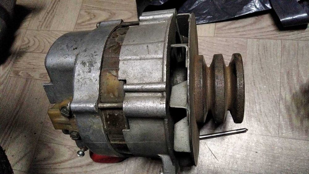 Генератор автомобіль Волга