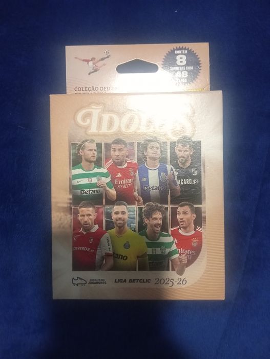 Vendo caixa com 48 cards ídolos panini
