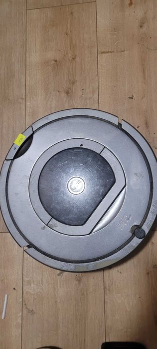 Робот пилесос I -robot