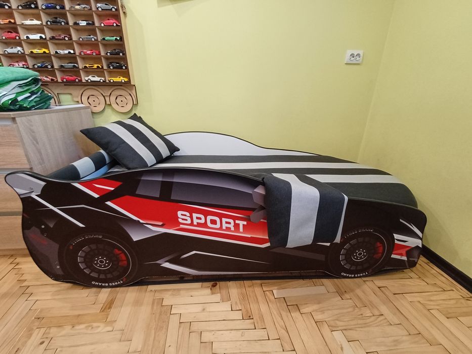 Дитяче ліжко-машинка