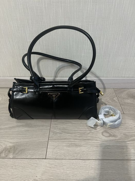 Продам сумку кожанную Prada