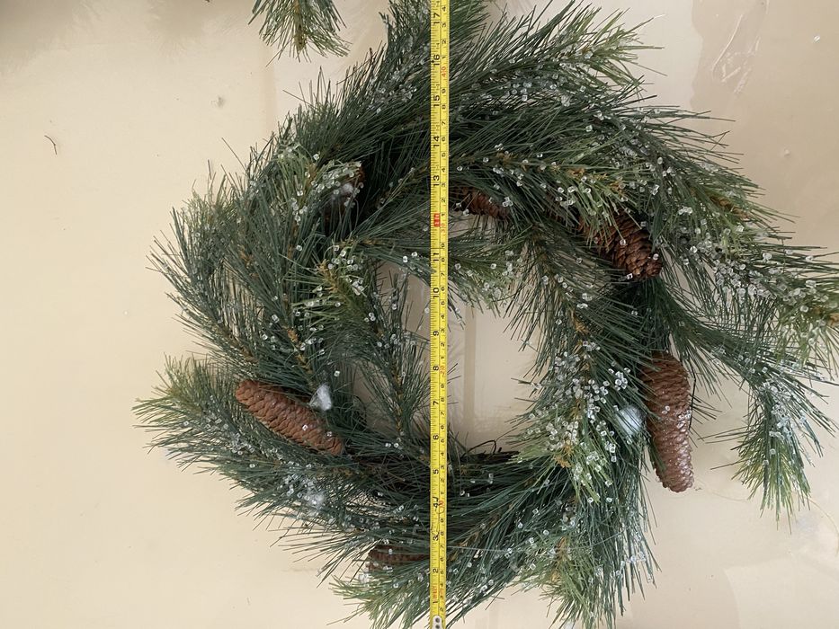 Coroas de Natal com Pinhas