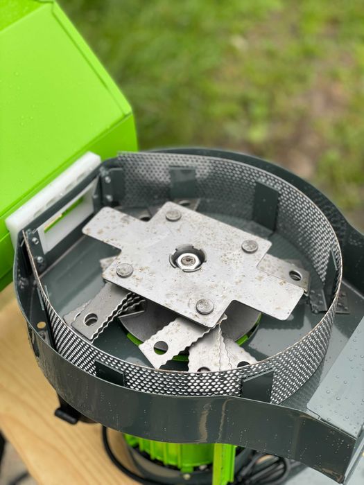 Кормоподрібнювач Млинок Корморізка Зерно 3.5 кВт Grosser GFG 3500 12л