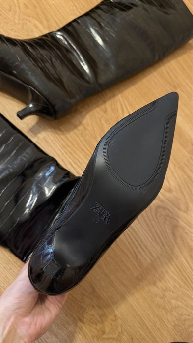 Чоботи ZARA,нові, 38 розмір