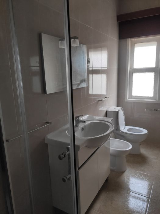 Apartamento T4 disponível para arrendamento no centro de Mirandela.
Re