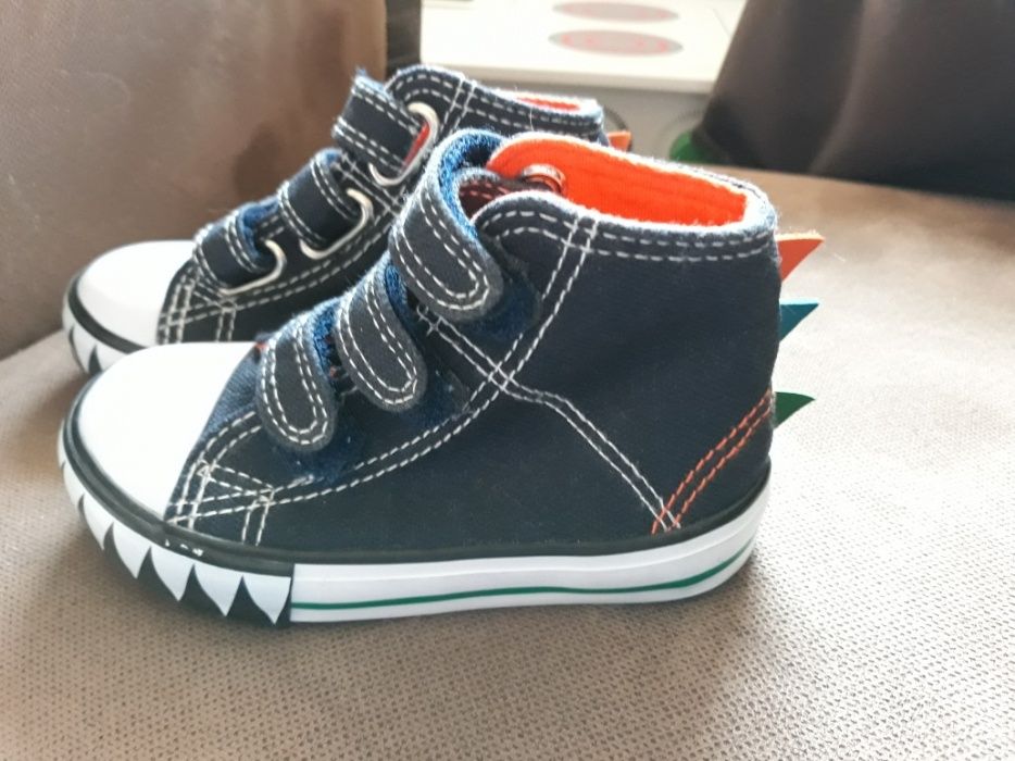 Nowe buty tenisówki 22