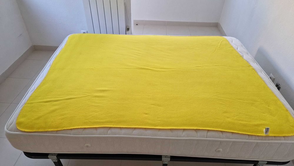 Manta amarela da marca Tarringtown House