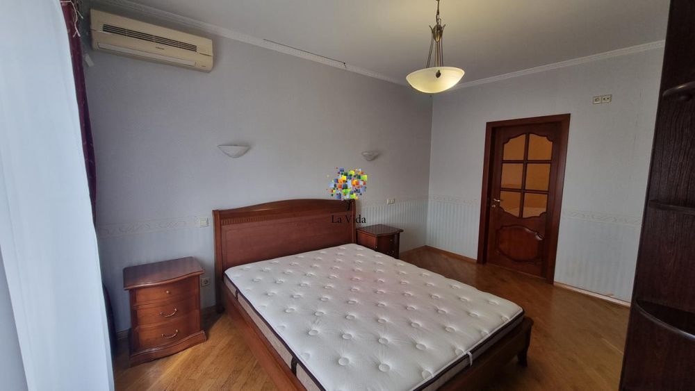 Продаж 2-к квартири з ремонтом та меблями, вул. Милославська, 45