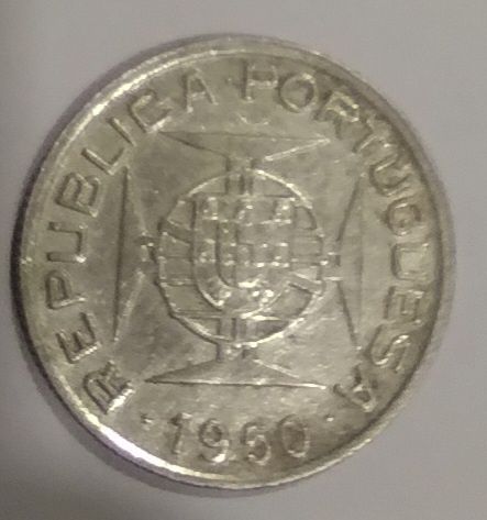 Diversas moedas antigas de Moçambique 2