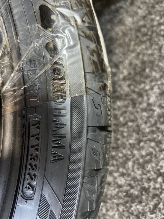 Yokohama 245/40R19 Ice Guard iG60