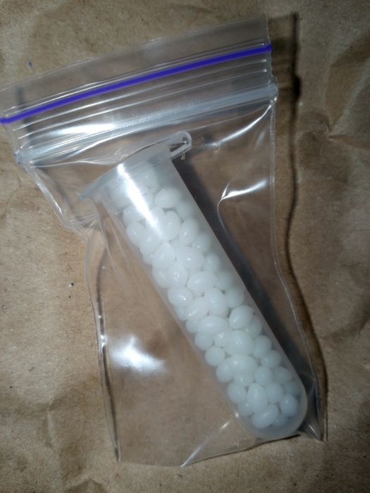 Гранули для тимчасового ремонту зубів, маскування відсутності зуба.