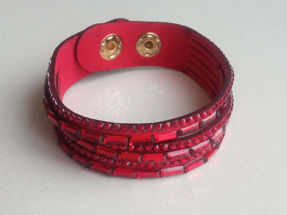 Bransoletka na pasku z kryształkami z cyrkoniami czerwona 17 18 19 cm