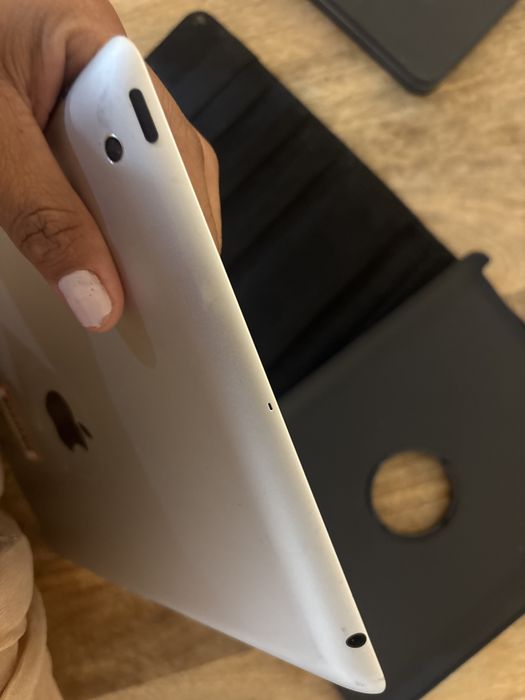 iPad 4ª Geração Retina – 9.7” – Wi-Fi (Modelo A1458)