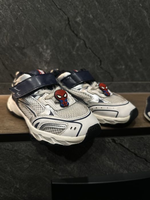 Кроссовки Zara 28