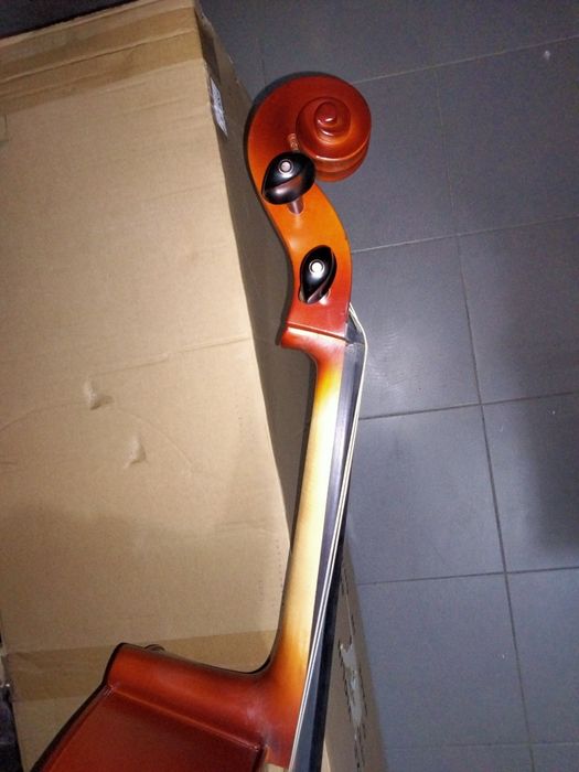 Violoncelo de madeira maciça de qualidade