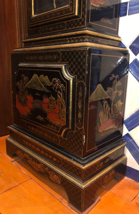 Relógio de pé de 1986 Reguladora com traços orientais