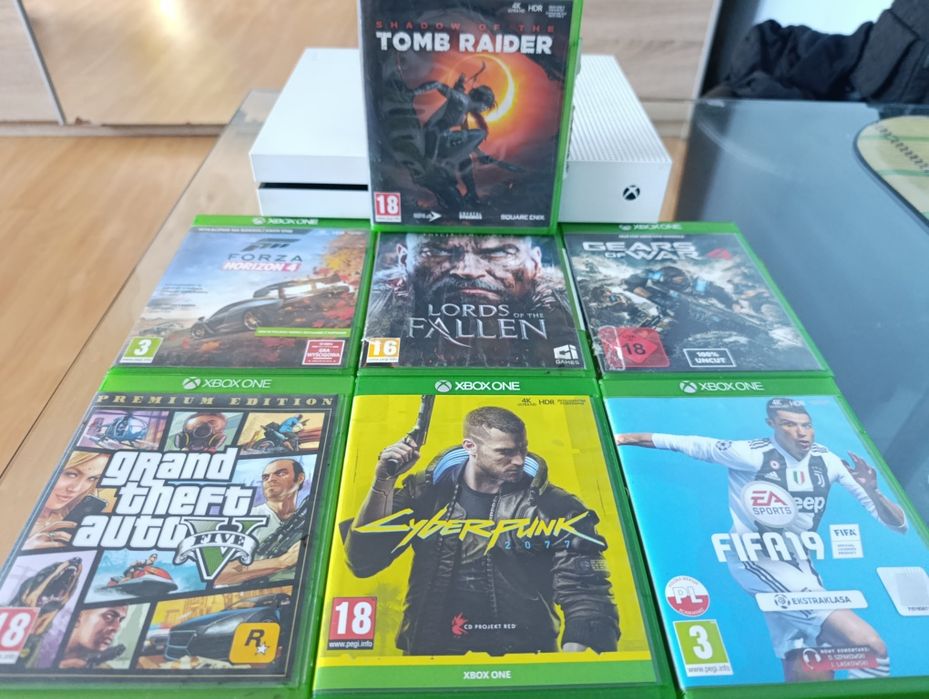 Xbox one s GTA 5 FIFA