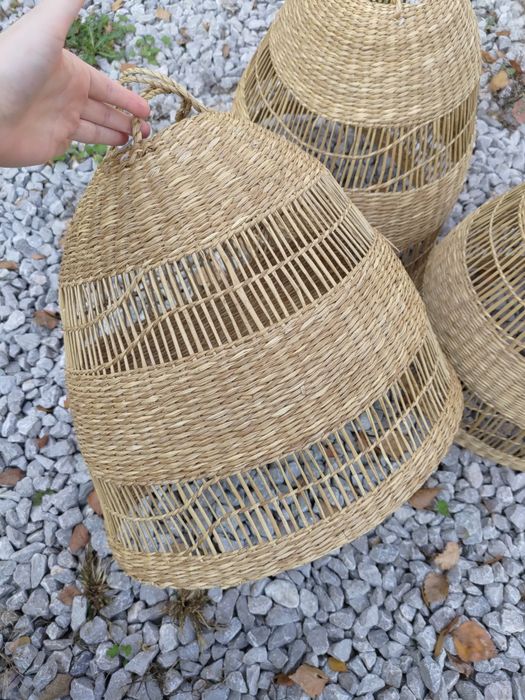 Klosz lampy wiszącej z turzycy wykonany ręcznie Ikea torared