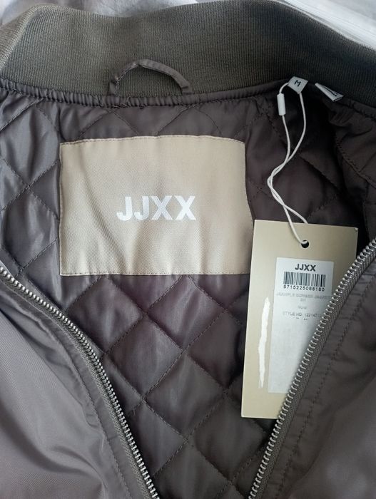 Бомбер куртка JJXX