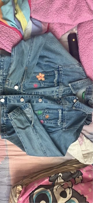 Varios casacos de marca de menina