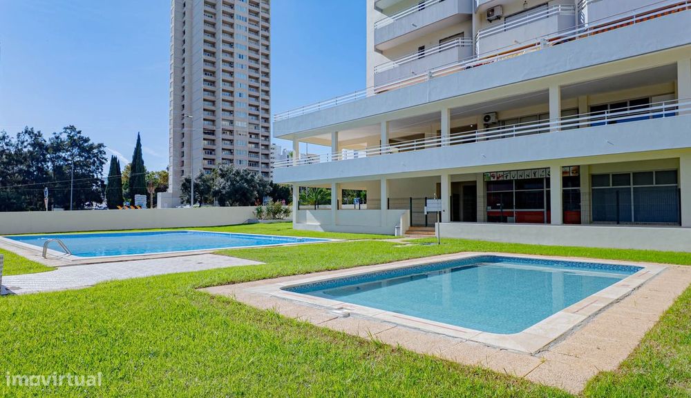 T0 Renovado com Varanda e Vista Piscina - a 2 min da Praia da Rocha