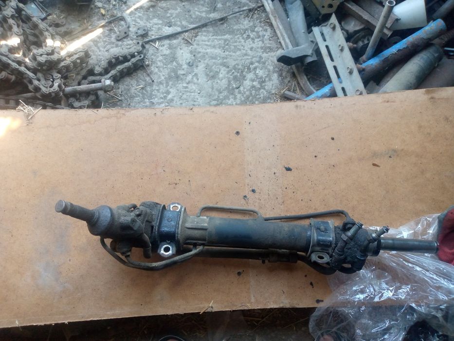 Продам рульову рейку субату фористер 2002року 2.0 xt.