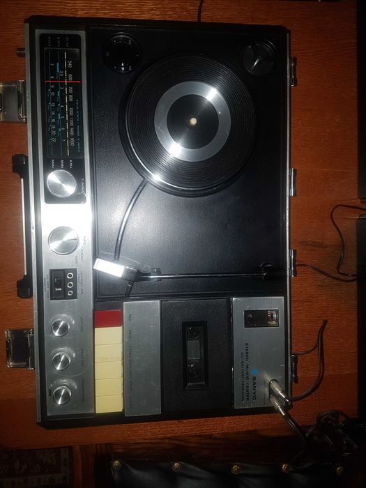Проигрыватель sanyo пластинок и кассет