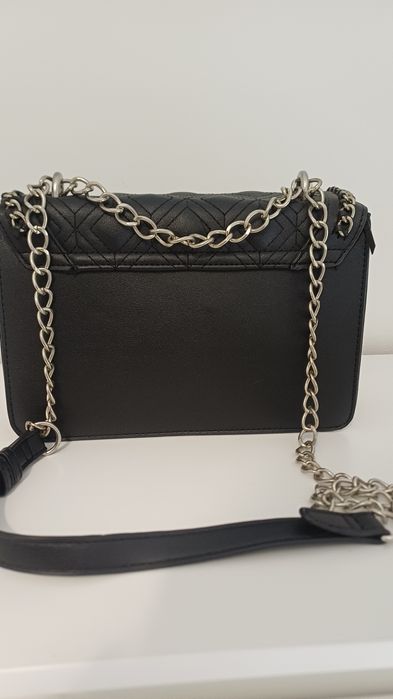 Mala preta com corrente (primark)