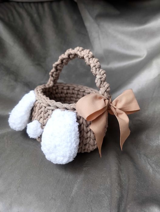 Koszyk wielkanocny z uszami królik